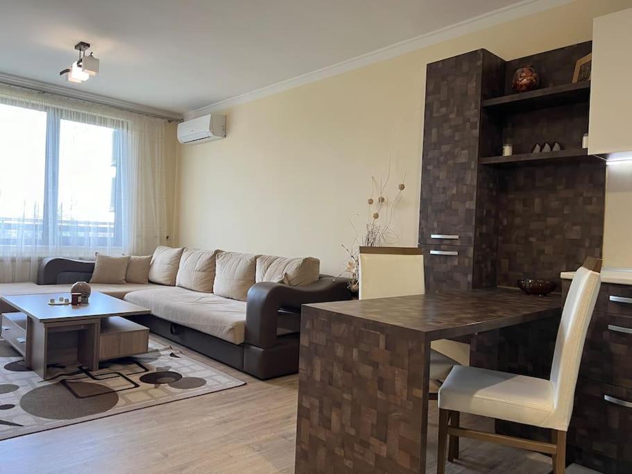 Cozy Apartment - Free Parking Plovdiv Extérieur photo